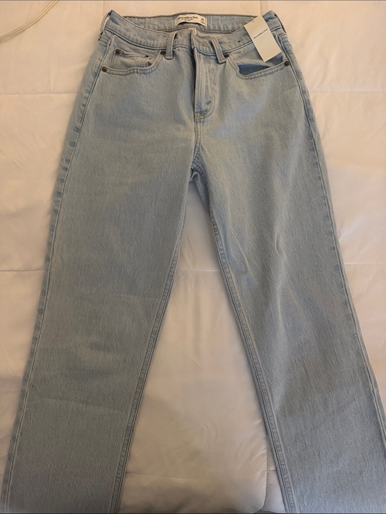 Abercrombie & Fitch Denim - Abercrombie & Fitch Light Wash 90’s Midrise Straight Leg Jeans
